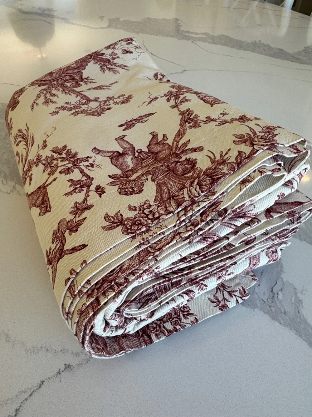 Williams Sonoma Italian Cotton Red Toile Tablecloth Made in Italy Approx 67 x 97